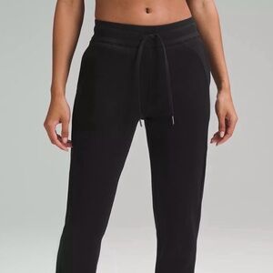New with tags Lululemon Scuba High Rise Jogger. Size 2